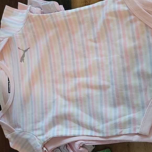 5 Pack Puma Bodysuits 3-6 months - Picture 6 of 8